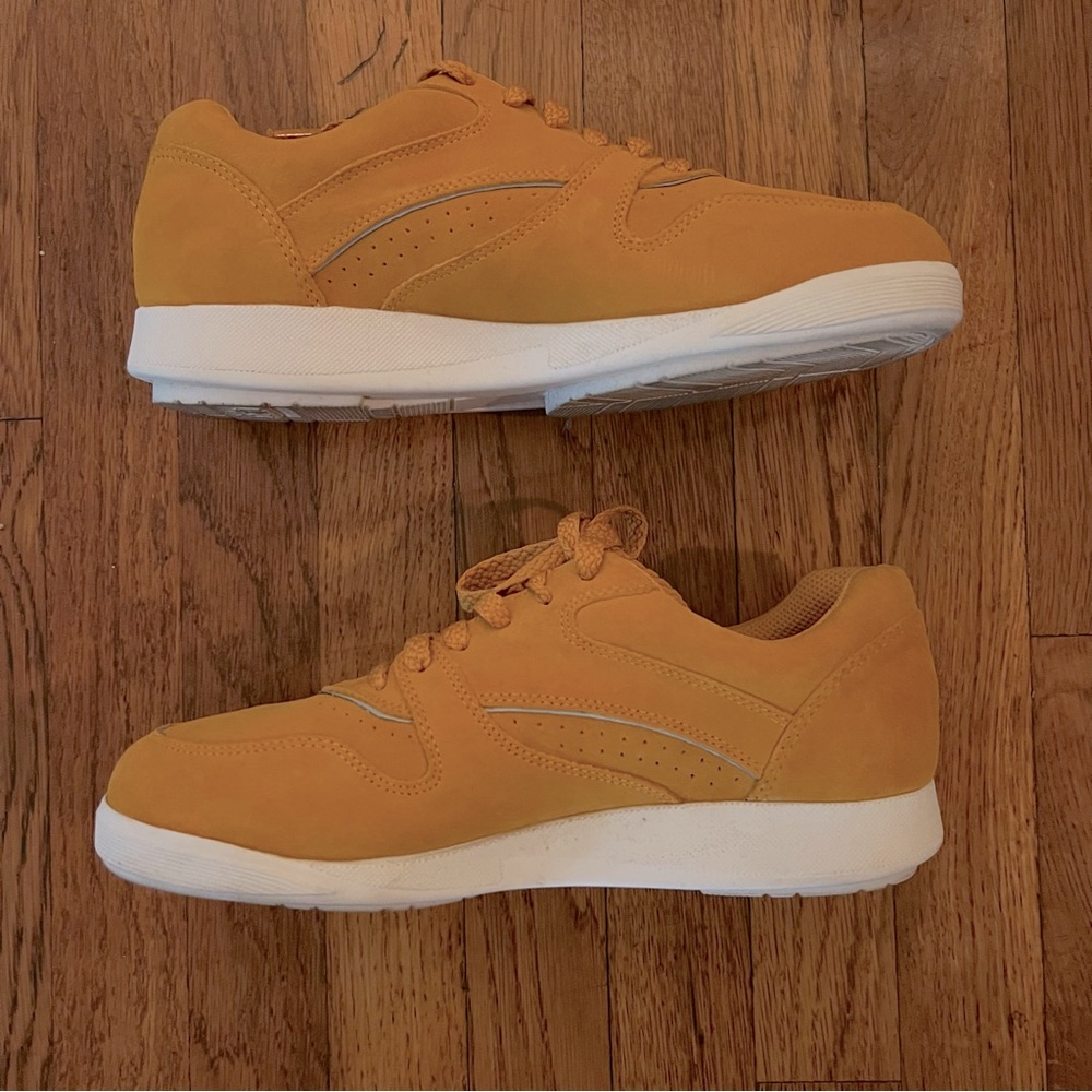 ✨HUSH PUPPIES | Women's Upbeat Suede Golden Sun Sneaker✨